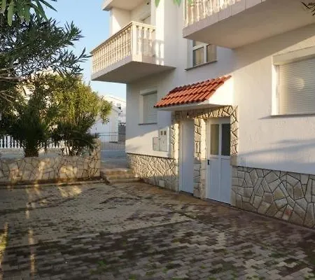 Apartment In With Sea View, Balcony, Air Conditioning, Wi-fi Vir