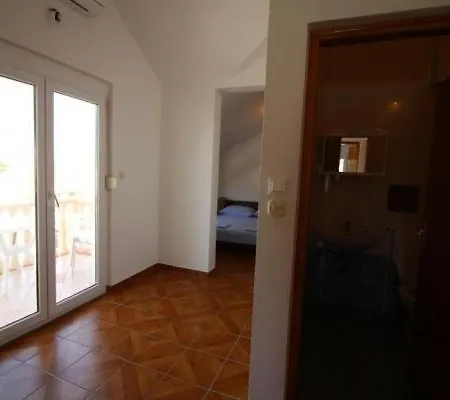 In With Sea View, Balcony, Air Conditioning, Wi-fi * Vir
