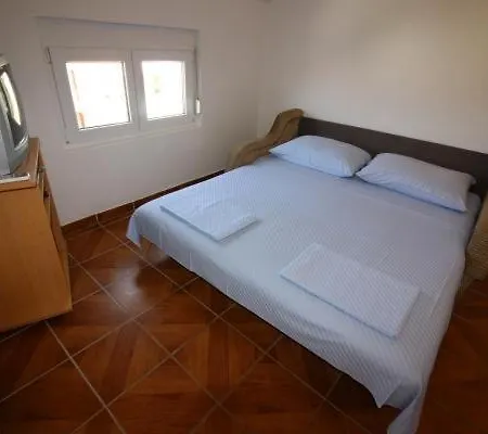 In With Sea View, Balcony, Air Conditioning, Wi-fi * Vir
