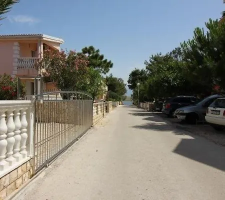 Apartment In With Sea View, Balcony, Air Conditioning, Wi-fi